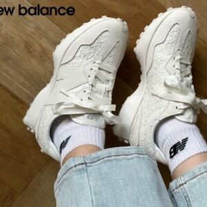 NEW BALANCE 327 Lace Sneaker